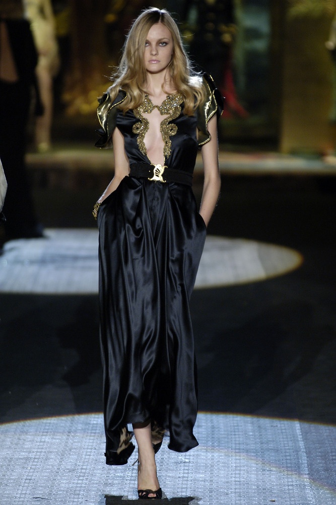 Esimerkki monipuolisuudesta on A-linja, joka sopii eri kokoisille ja ikäisille. atlasnye-platya_ (28)