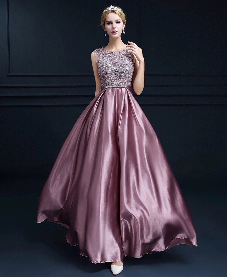 Pitkänomaiset värikkäiden virtaavien materiaalien näytteet sopivat täydellisesti juhlatilaisuuksiin atlasnye-platya_ (38)