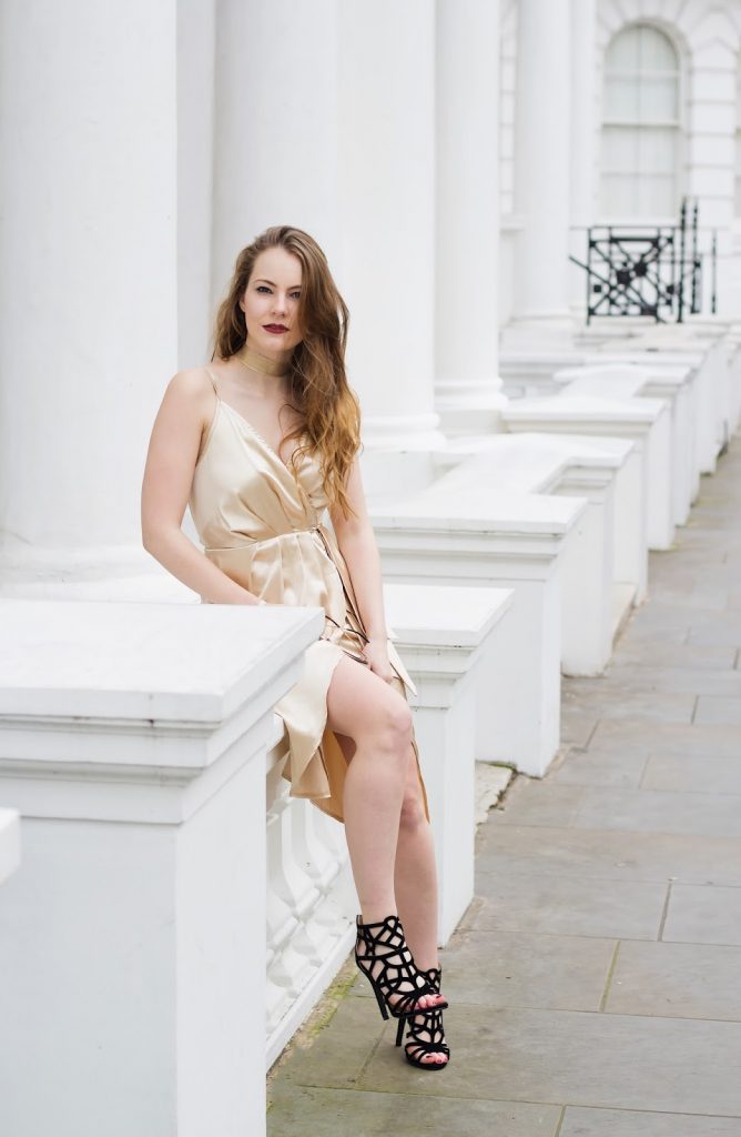 Satiinipuvut ovat tyylikkäitä ja hienostuneita, ne esittävät käyttäjänsä suotuisassa valossa muiden edessä atlasnye-platya_ (39)