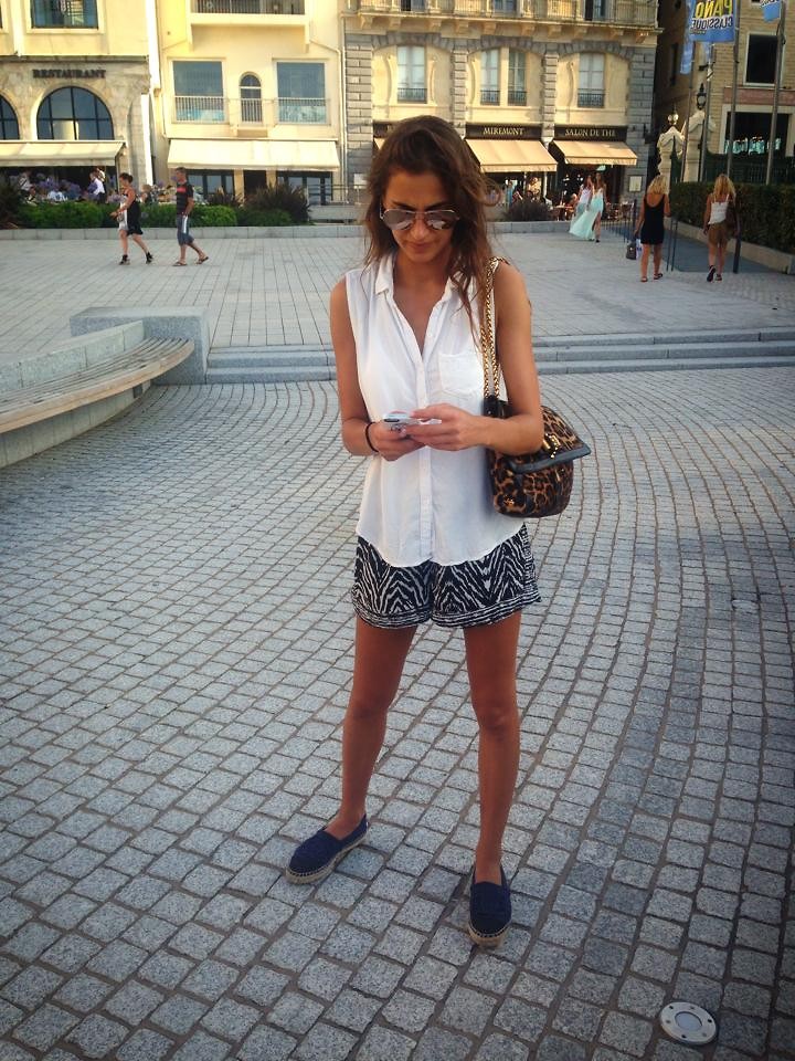 Avec une blouse ample et un short léger espadrili-zhenskie_ (13)