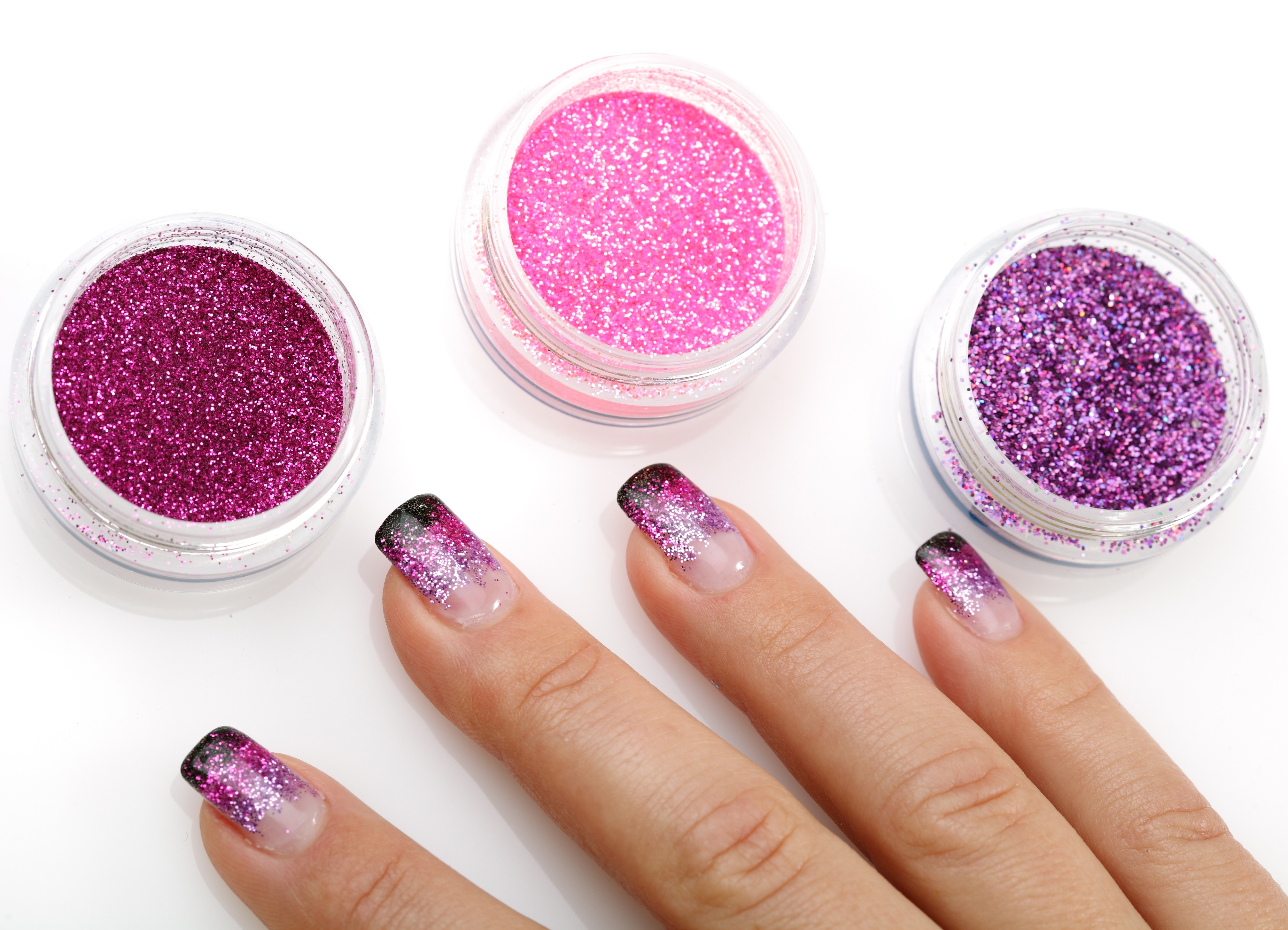 Il suffit de saupoudrer les particules irisées sur le dessus de l'ongle paillettes-dlya-nogtej_-49