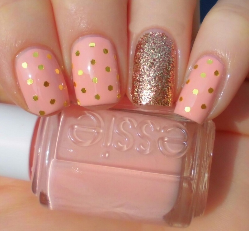 Glitter n'est pas un soin de beauté à usage professionnel, il ne sera donc pas difficile de maîtriser les règles de manipulation des pièces réfléchissantes. paillettes-dlya-nogtej_ (51)