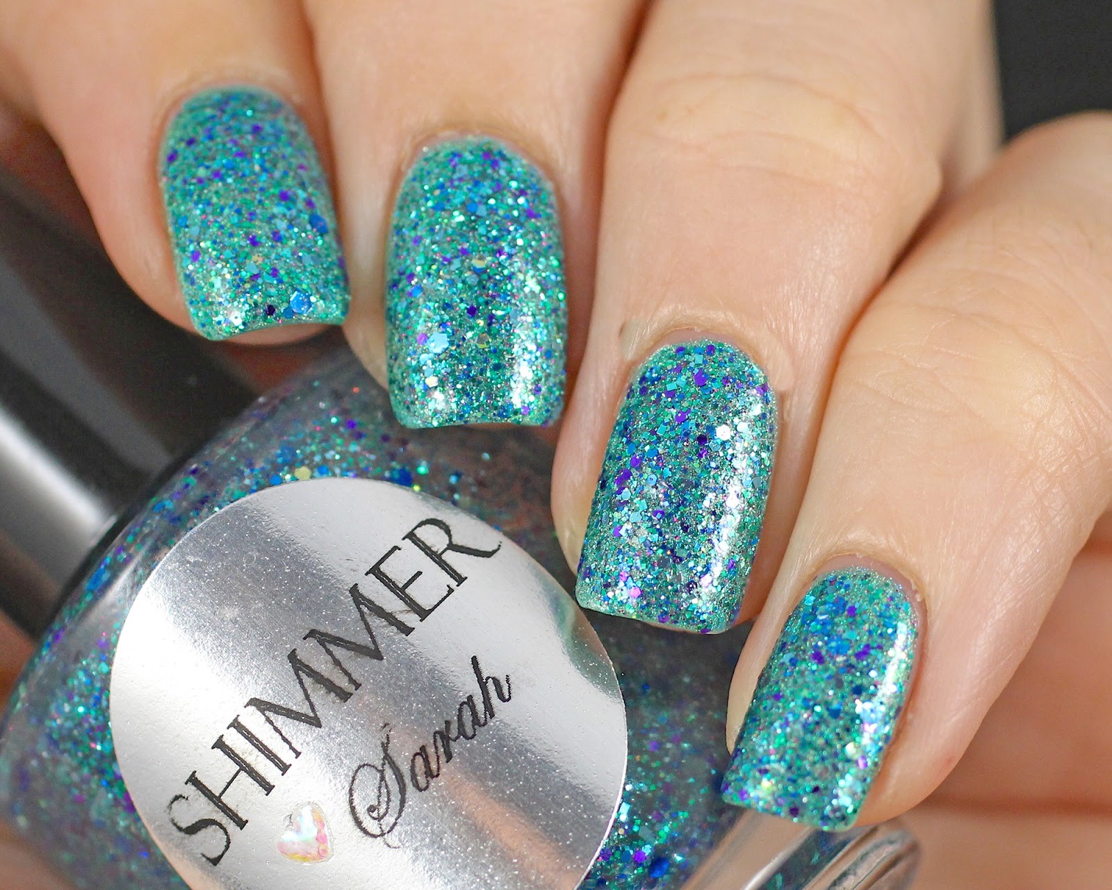 L'assiette est entièrement recouverte de paillettes paillettes-dlya-nogtej_ (59)