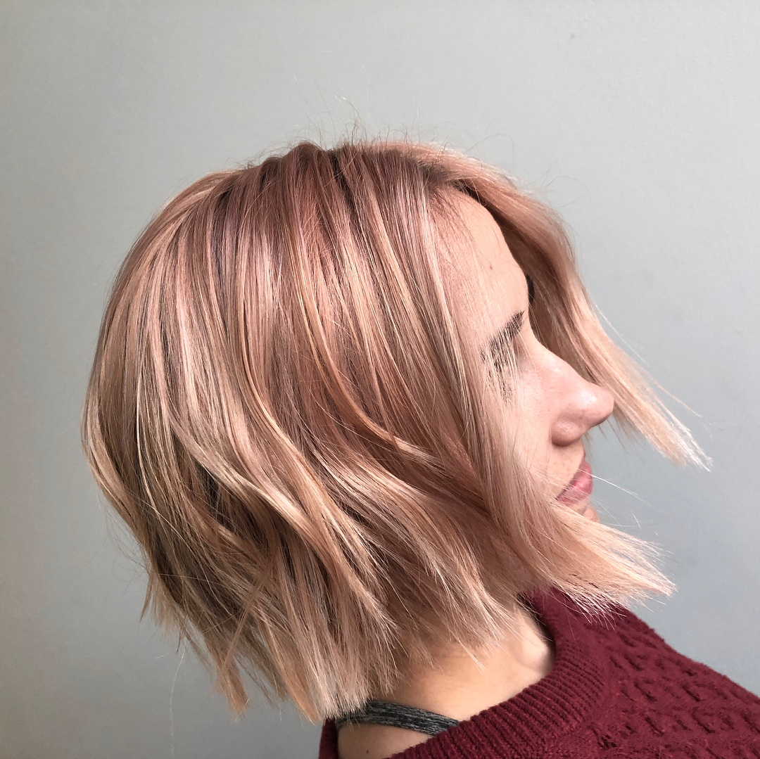 إذا أعجبتك النتيجة ، جرب منتجًا طويل الأمد في المرة القادمة. أو ، على العكس من ذلك ، انغمس في لوحة ظلال مختلفة كولوروفاني-نا-سفيتلي-فولوسي_ (25)