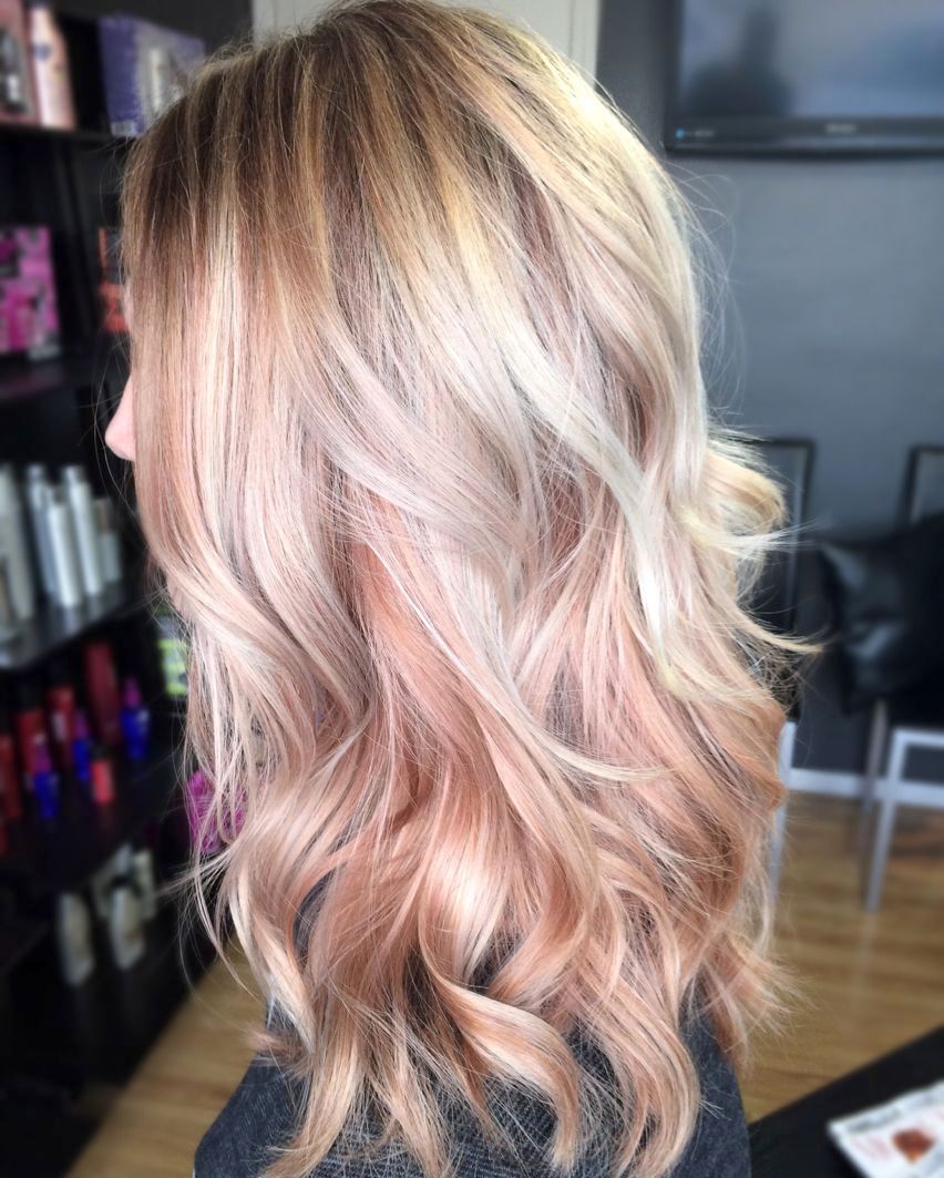 القائد الذي لا شك فيه لونه وردي. اللون-نا-سفيتلي-فولوسي (35)