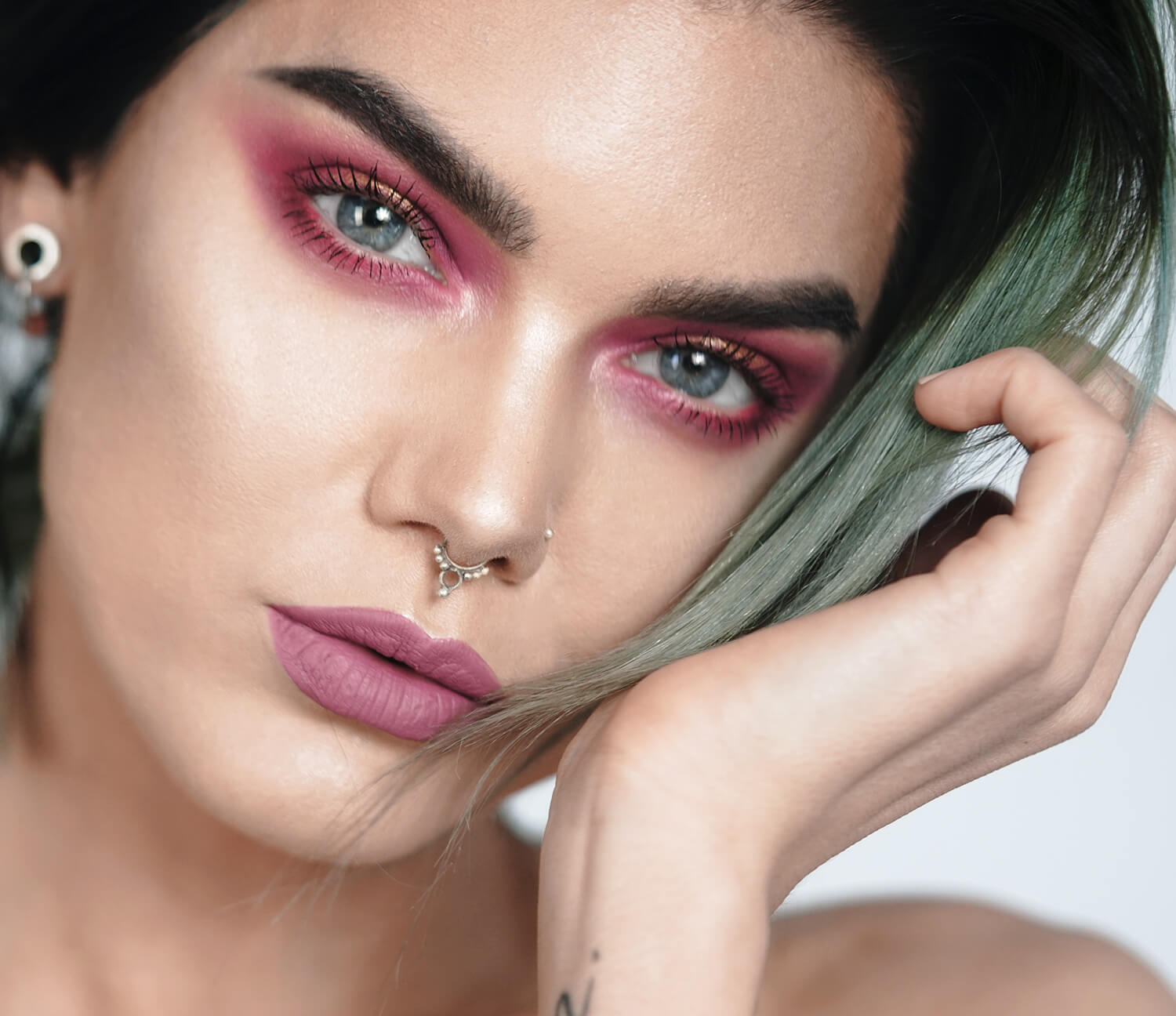 makiyazh-s-krasnymi-tenyami_ (2)