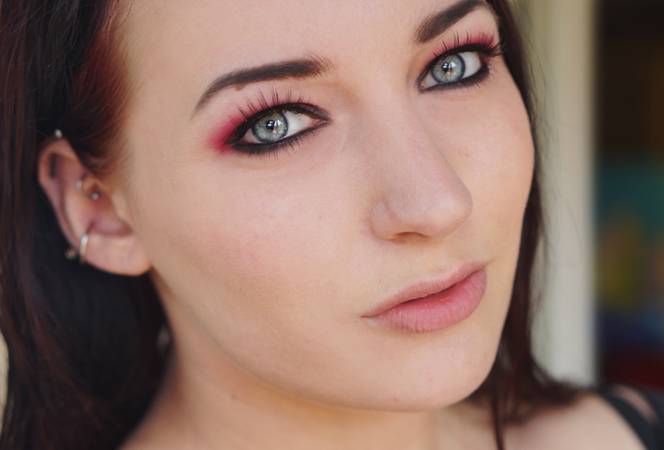 Kung mayroon kang isang gabi na walang tulog o isang partikular na mahirap na araw ng pagtatrabaho, tingnan ang iba pang mga kulay. makiyazh-s-krasnymi-tenyami_ (39)