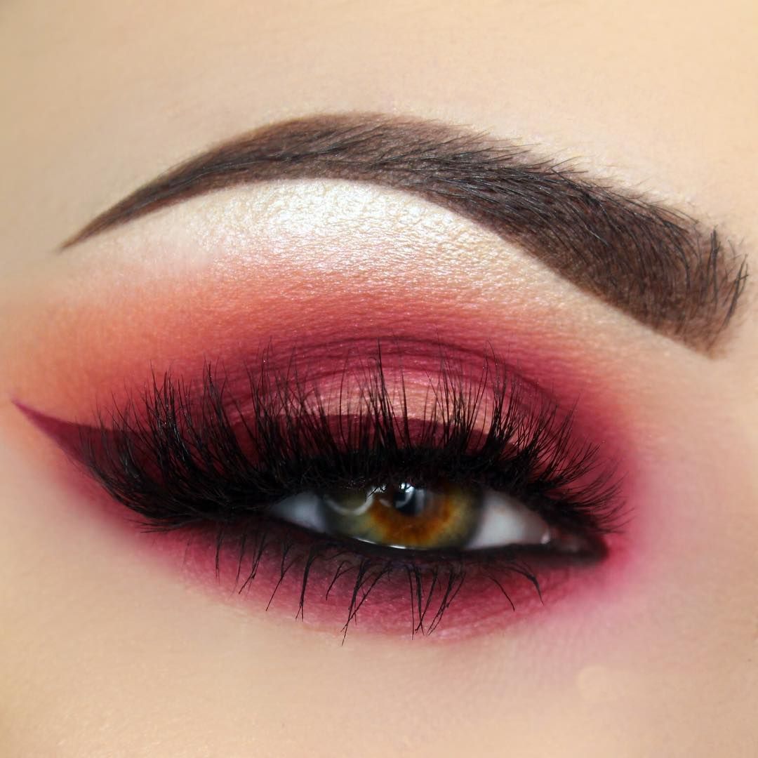 Ang sensual smoky ay nagsasangkot ng makinis na paglipat ng mga kulay mula sa isa patungo sa isa pa, habang lumilikha ng isang epekto ng haze makiyazh-s-krasnymi-tenyami_ (4)