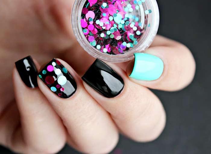 Là où les confettis japonais sont les plus beaux, c'est sur un fond de charbon de bois. manikyur-s-kamifubikami_ (28)