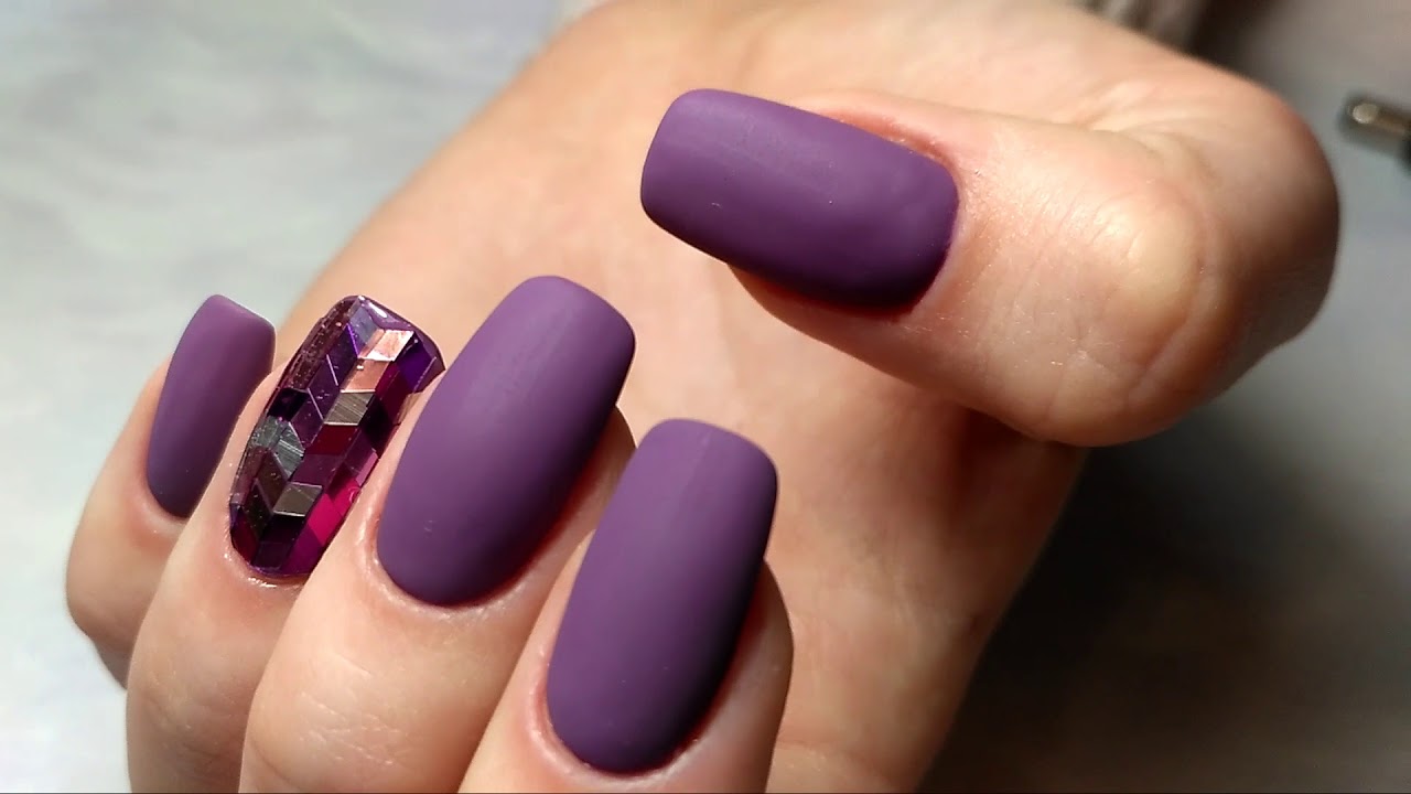 Le quartier avec des ongles recouverts d'un dessus mat rend le motif encore plus visible et charmant manikyur-s-kamifubikami_ (39)