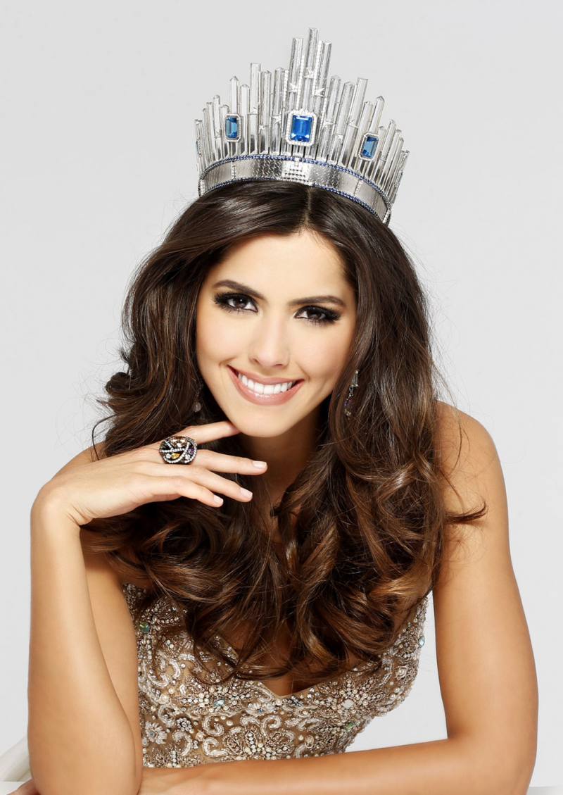 il manque de reflets rougeâtres ou rougeâtres, comme chez d'autres représentants de la gamme brune mokko-tsvet-volos_ (53)