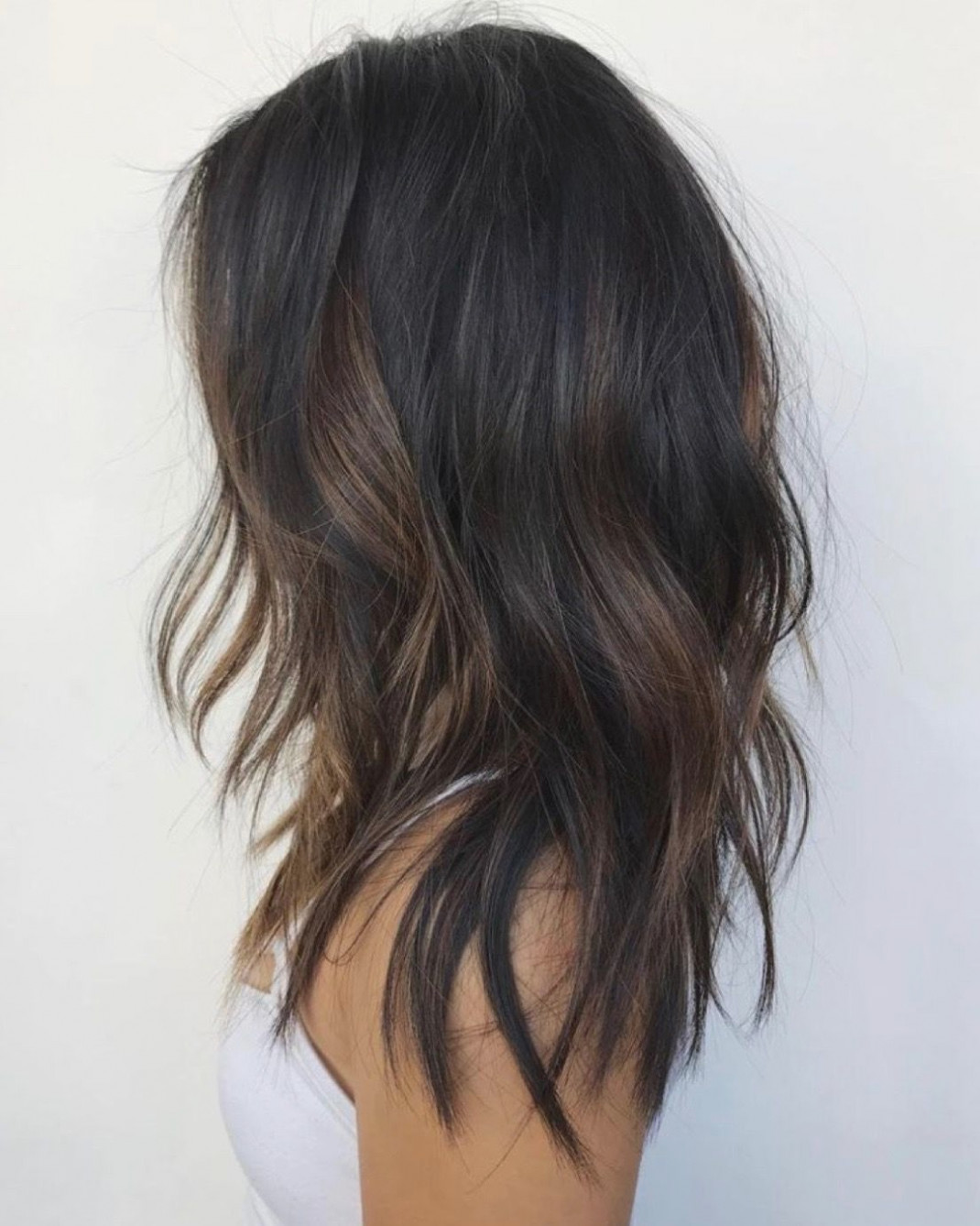 Mettez des choses que vous ne craignez pas de gâcher si vous faites tomber accidentellement le produit sur le matériau ombre-na-chernyh-volosah_ (30)