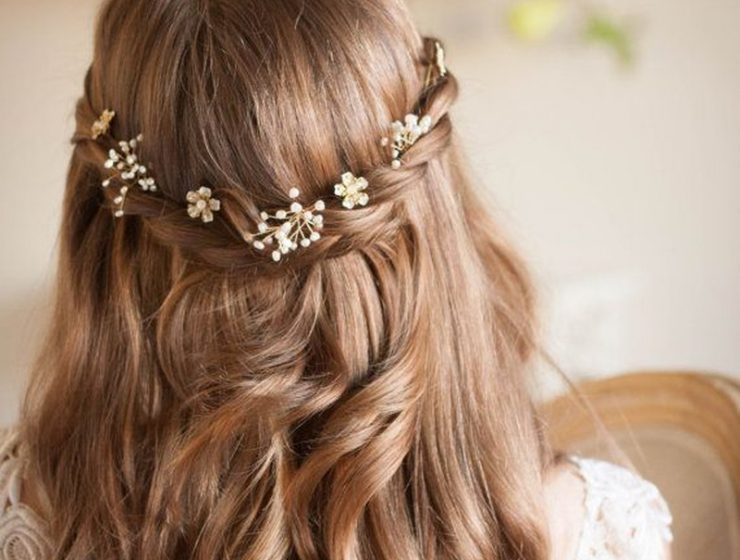 pricheski-na-dlinnye-raspushhennye-volosy_ (3)