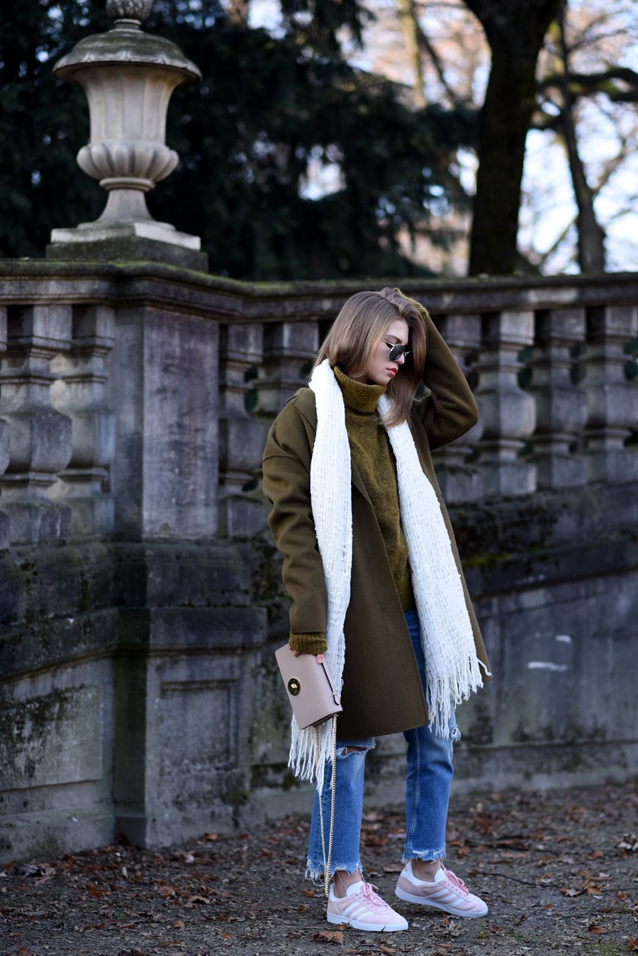 Divers matériaux sont utilisés pour la tige (coton, daim, cuir) rozovye-kedy_ (40)