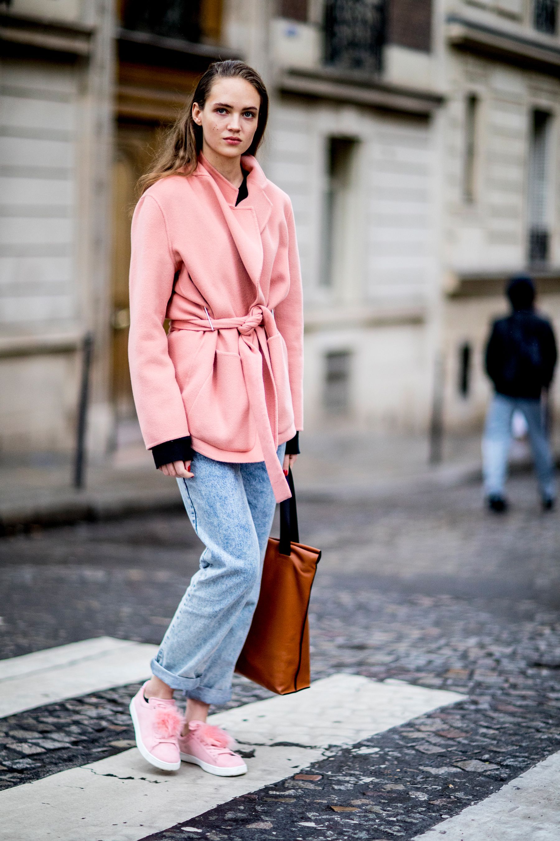 Les baskets roses ont depuis longtemps cessé d'être des chaussures de sport, elles ont fait leur chemin dans presque toutes les images et sont devenues une partie intégrante du style urbain rozovye-kedy_ (41)