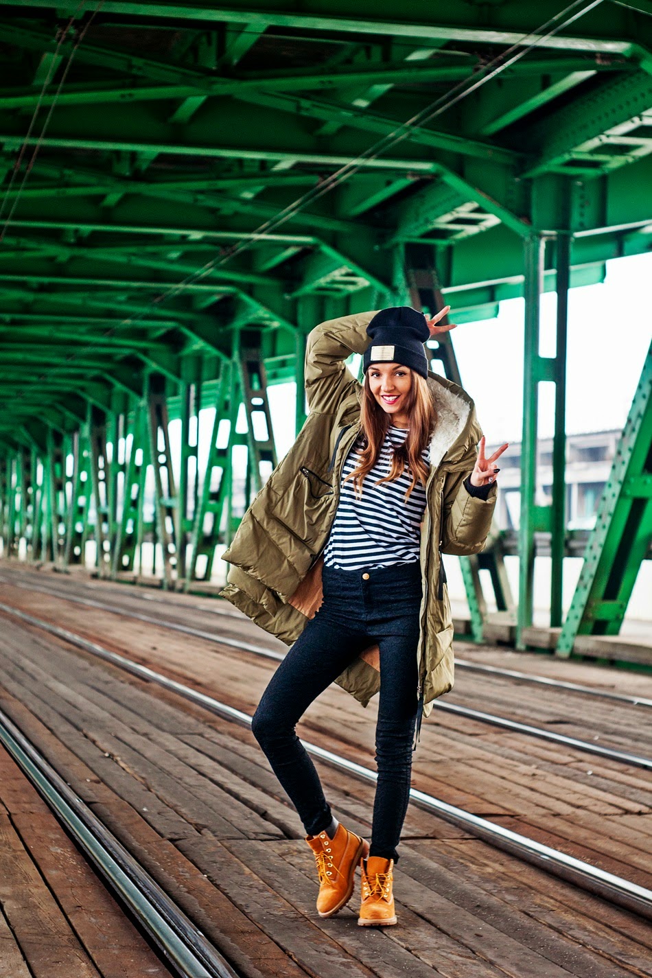 La marque est célèbre pour ses produits de haute qualité et à la mode, qui sont portés avec plaisir dans le monde entier. woodlendy-zhenskie_ (26)