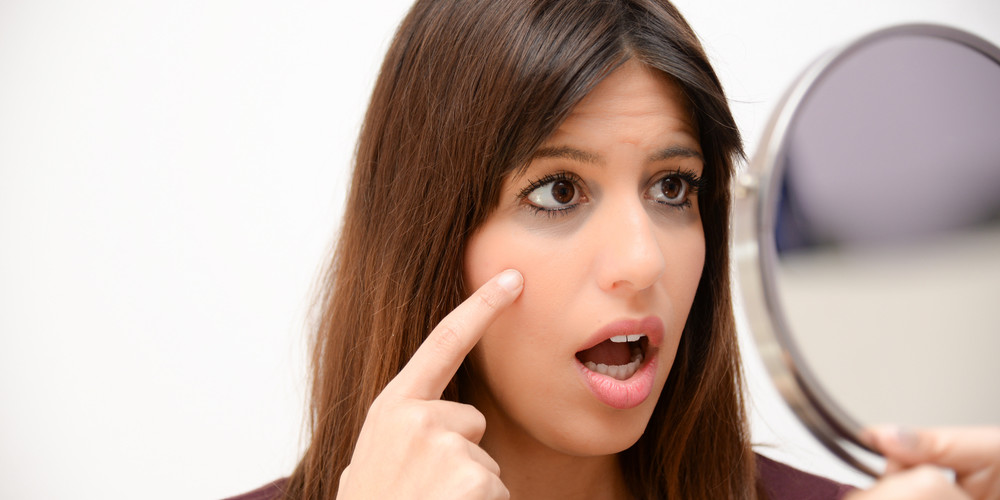 Tumšie loki galvenokārt norāda uz ķermeņa darbības traucējumiem. ubrat-meshki-pod-glazami-v-domashnih-usloviyah_ (7)