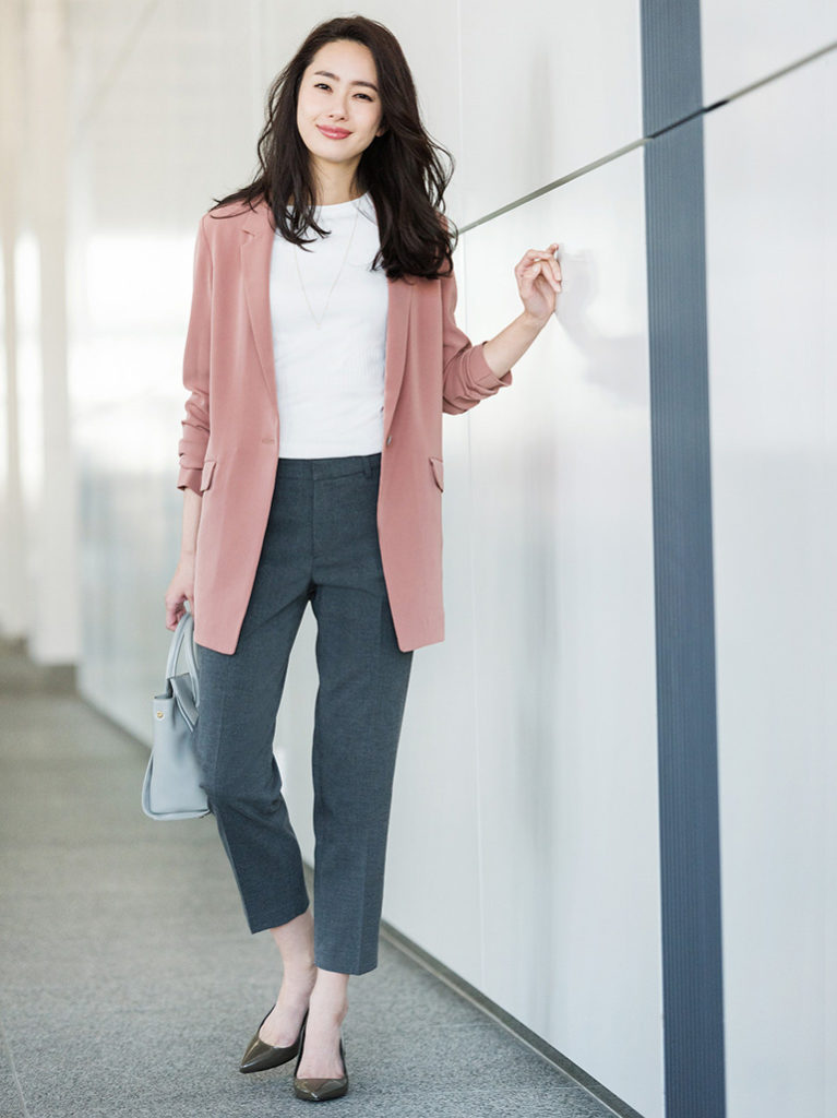 Avec une veste dans une teinte contrastée zhenskie-bryuki-chinos_ (40)