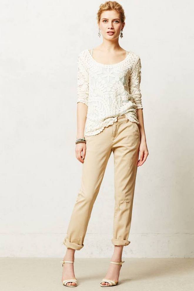 Les teintes traditionnelles incluent la palette pour hommes : bleu foncé, noir, gris, beige, moutarde zhenskie-bryuki-chinos_ (51)