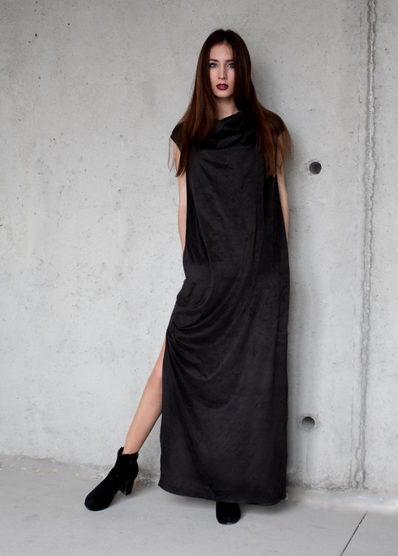 chernoe-plaque-v-pol