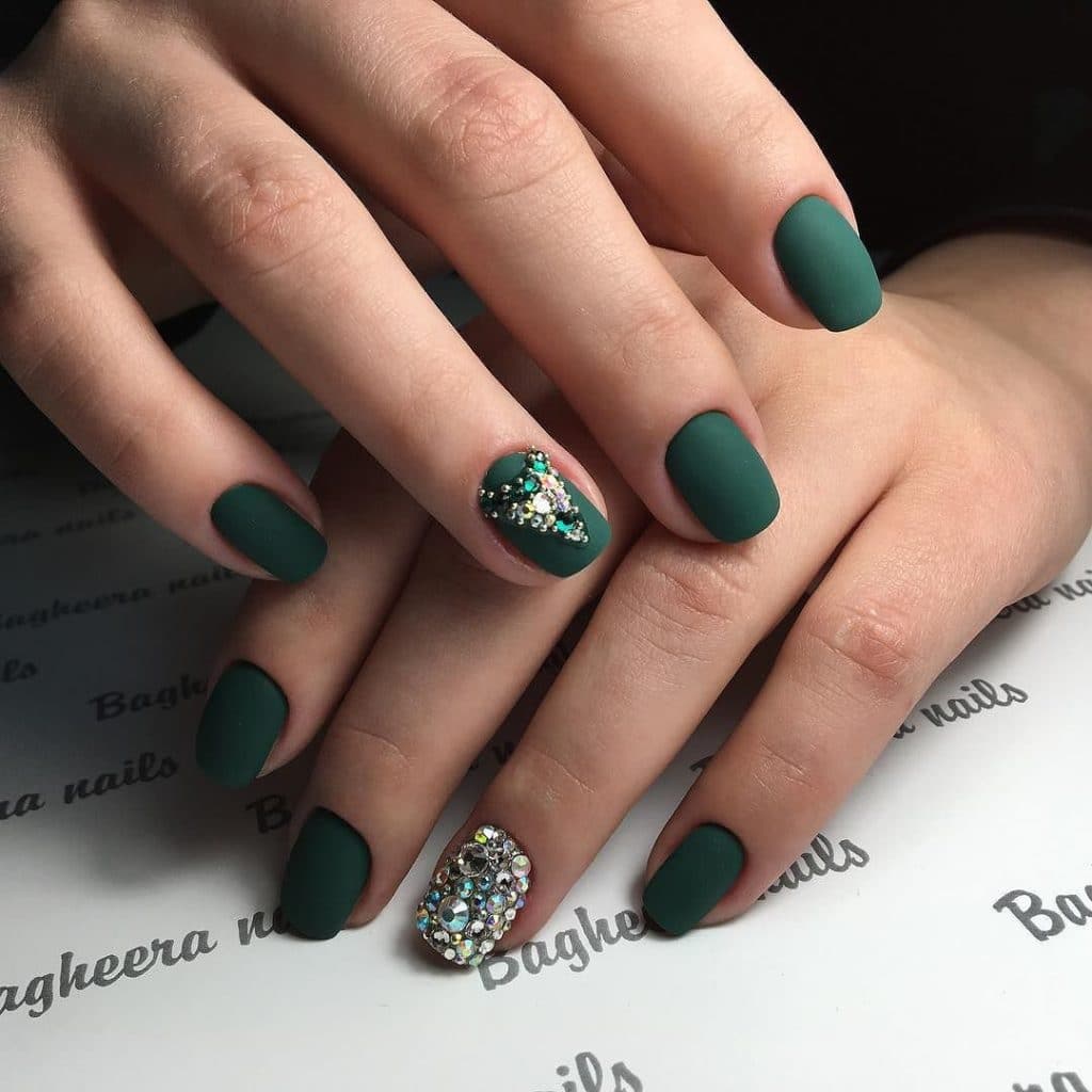 manikjur-v-temnyh-tonah-57